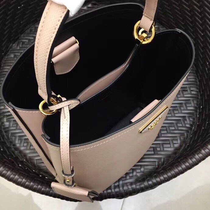 pra*a nude saffiano N0*H south double medium bag