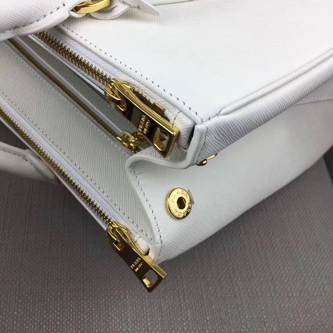 Pra*a medium galleria bag in white saffiano leather