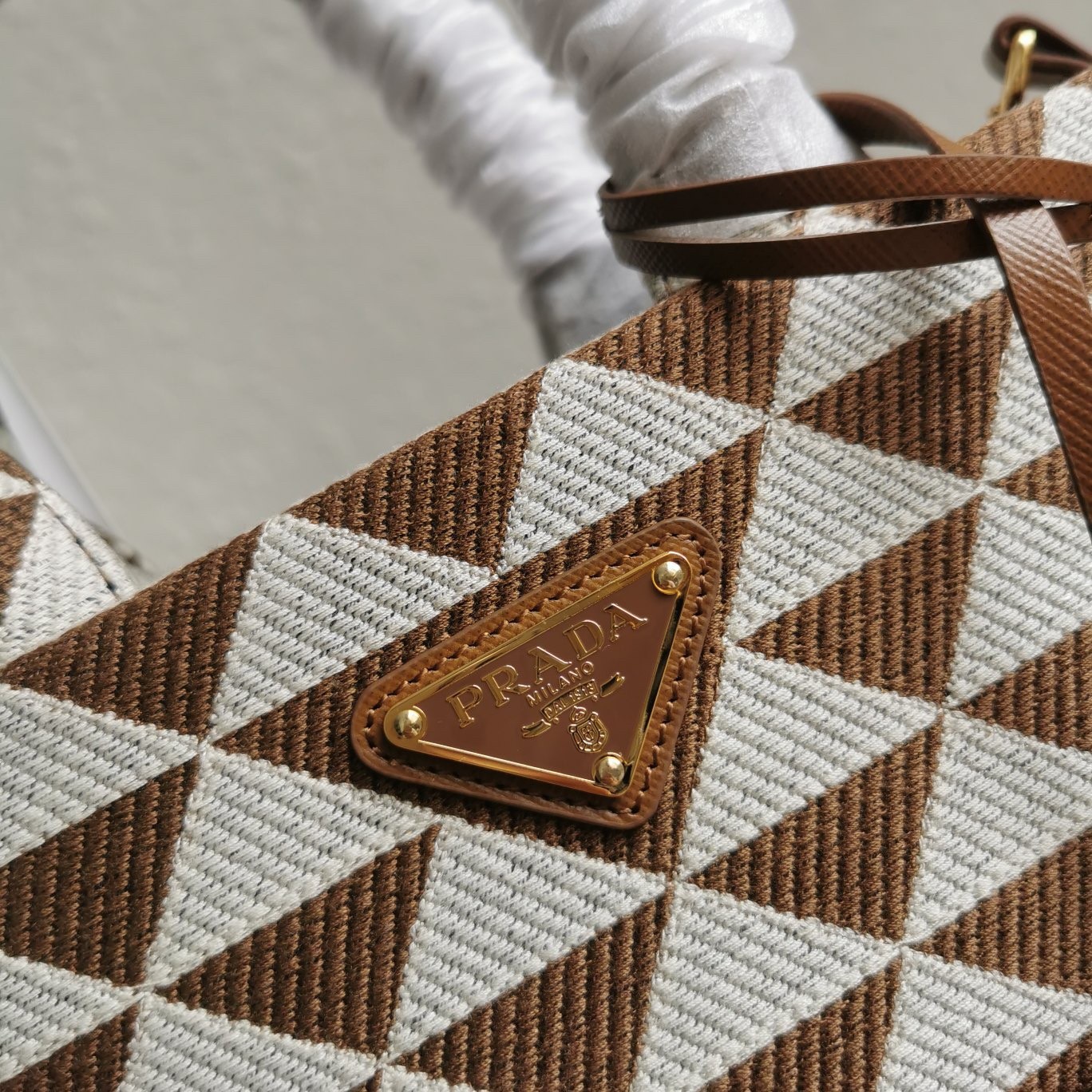 Pra*a symbole small bag in white/brown jjacquard fabric