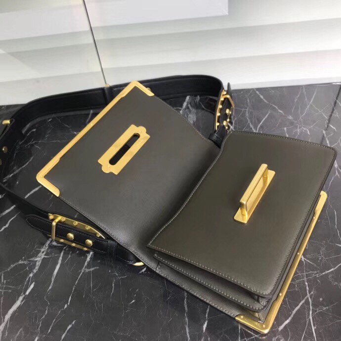 Pra*a cahier shoulder bag in green/black leather