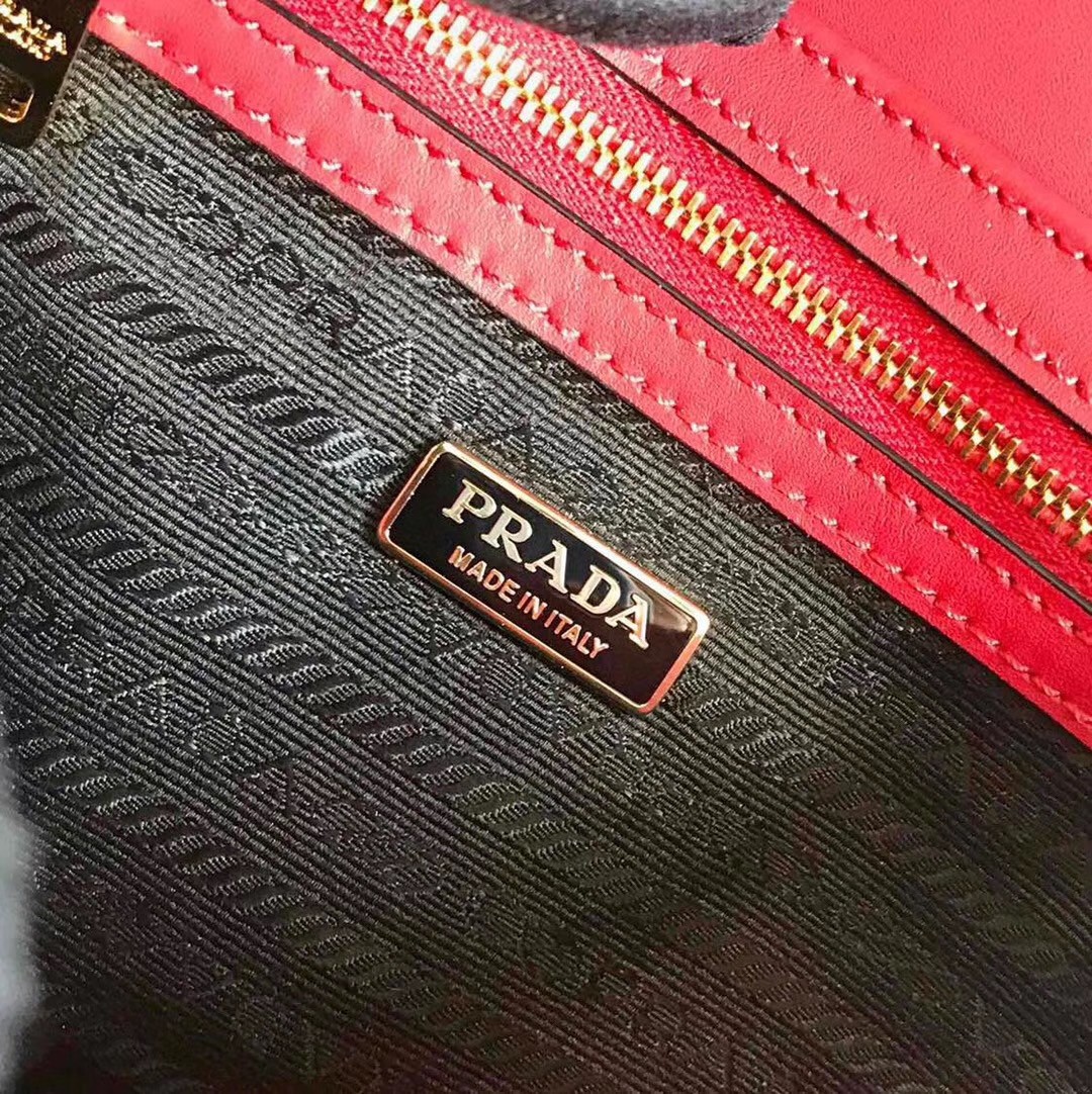 Pra*a embleme bag in red saffiano leather