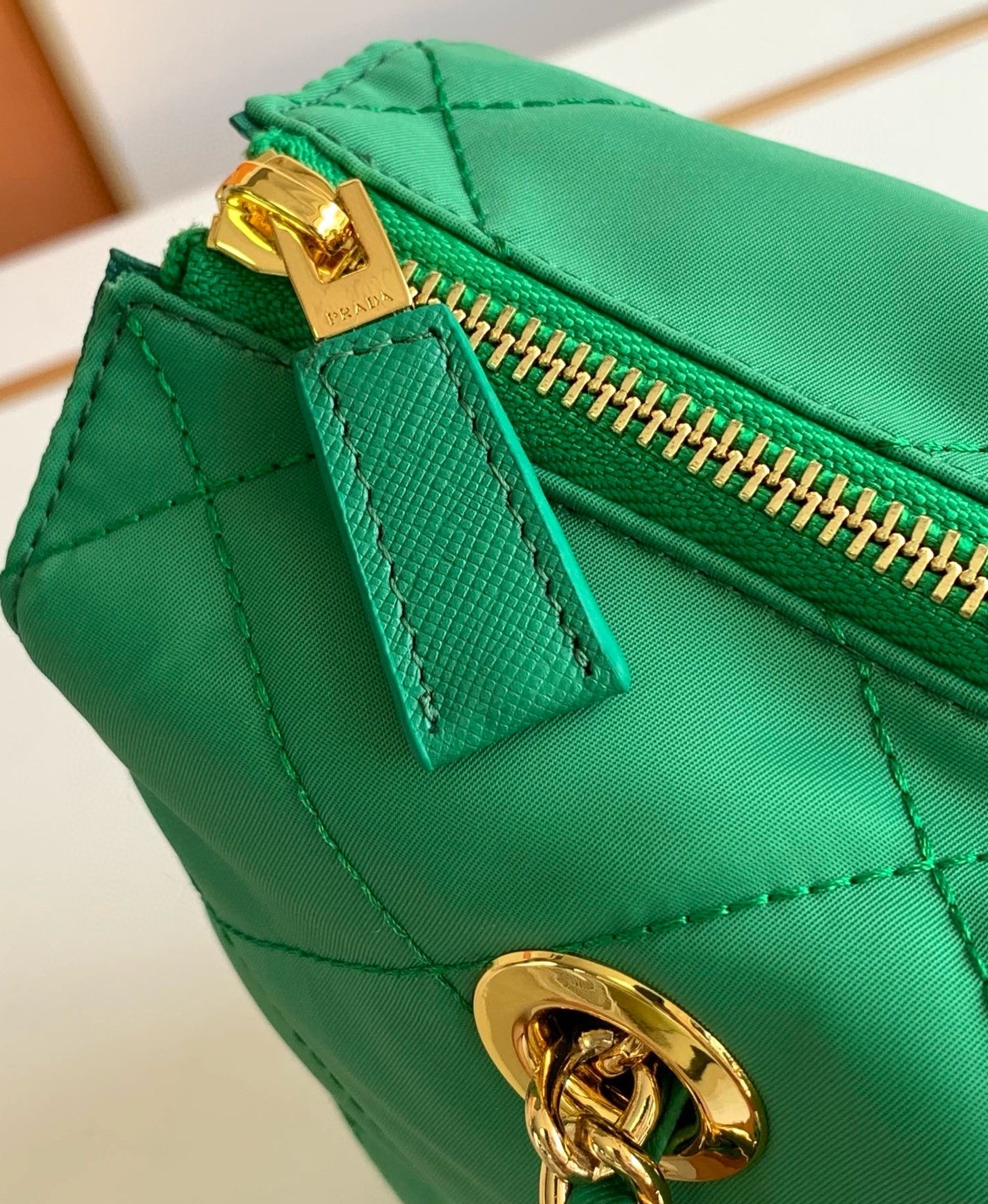 Pra*a re-edition 1995 tote bag in green re-nylon