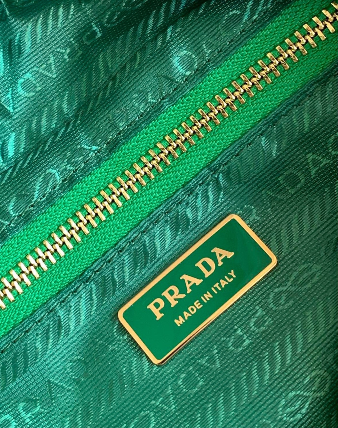 Pra*a re-edition 1995 tote bag in green re-nylon
