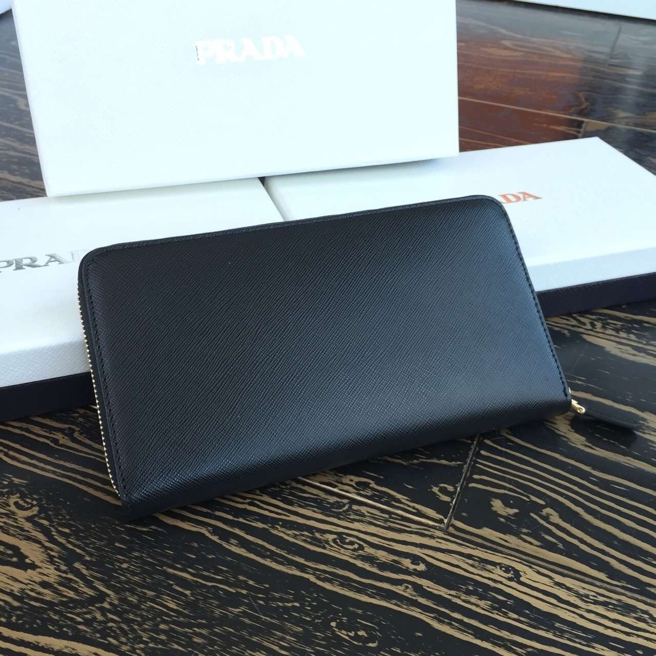 Pra*a large zipped wallet in black saffiano leather
