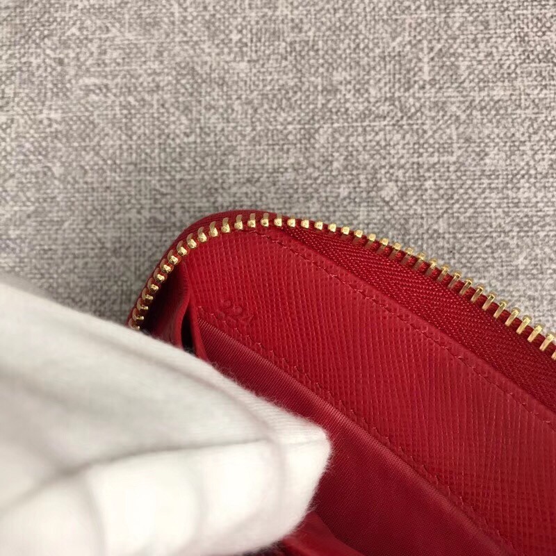 Pra*a zipped wallet in red saffiano leather