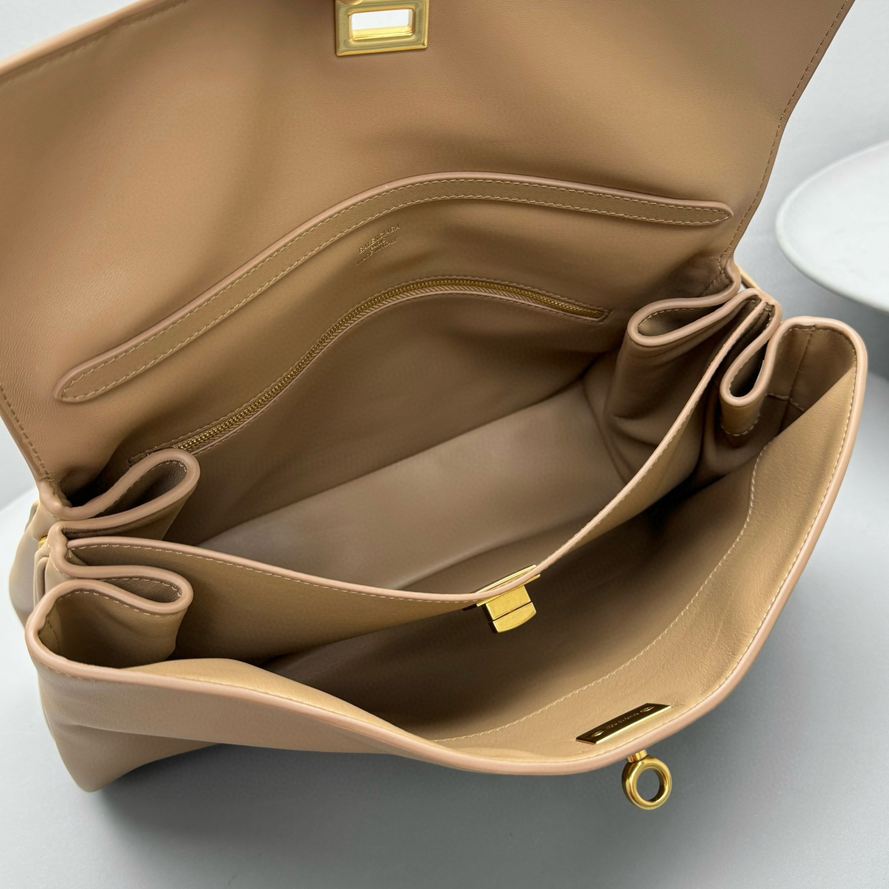 Ba*len*cia*ga rodeo medium bag in latte calfskin