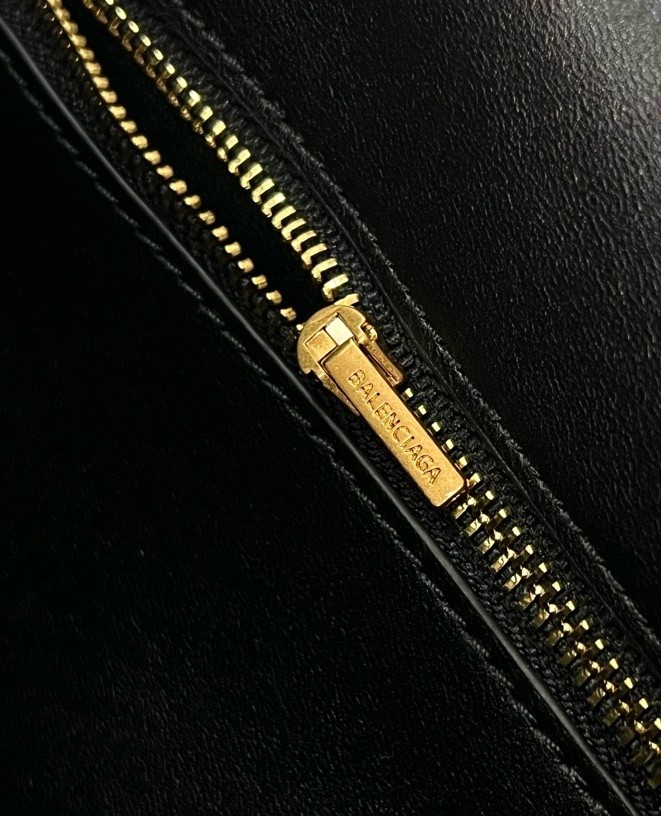 Ba*len*cia*ga rodeo small bag in black calfskin