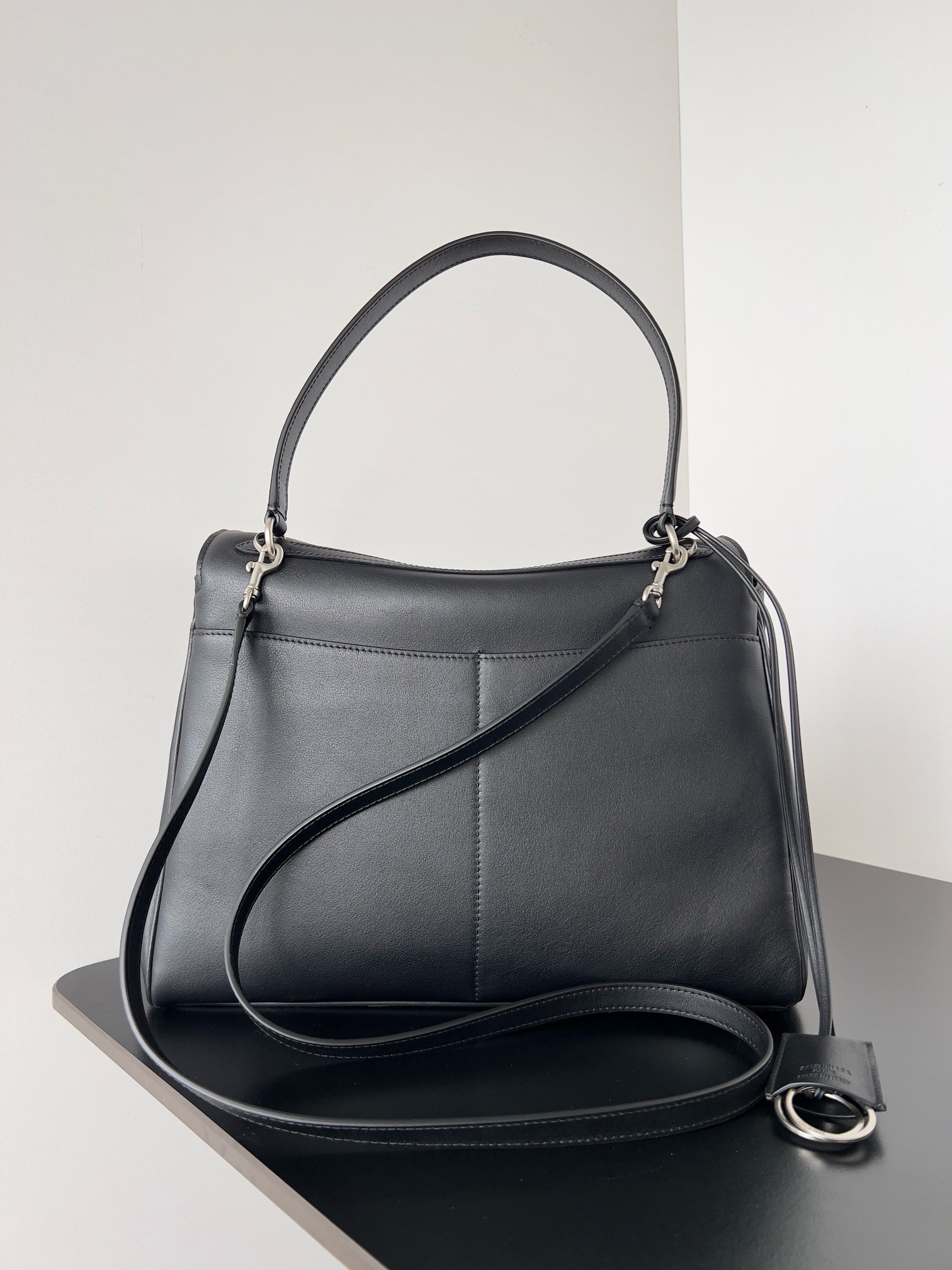 Ba*len*cia*ga rodeo medium bag in noir calfskin