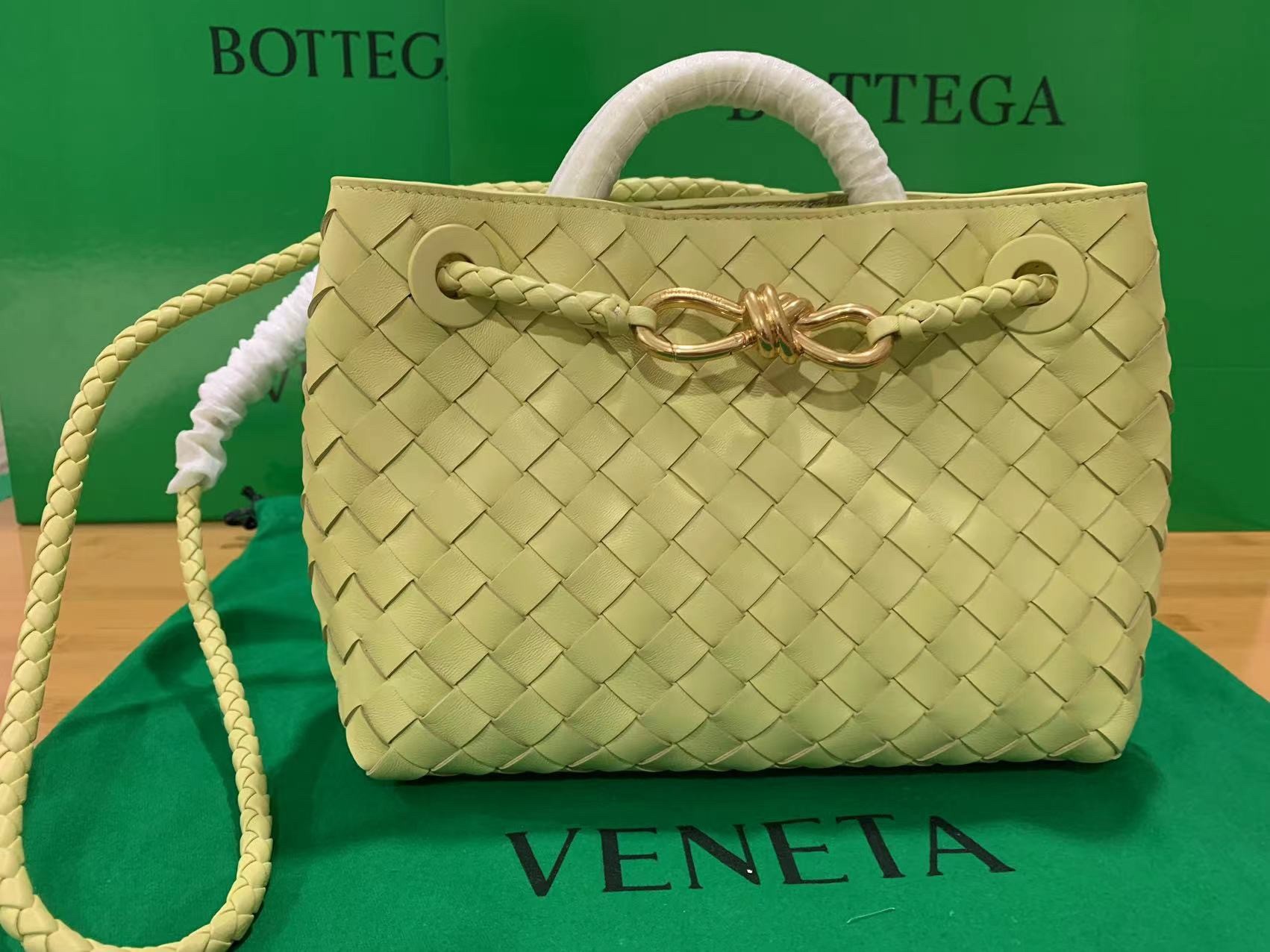 bo*te*ga Ve*ne*ta small andiamo bag in ice cream intrecciato lambskin