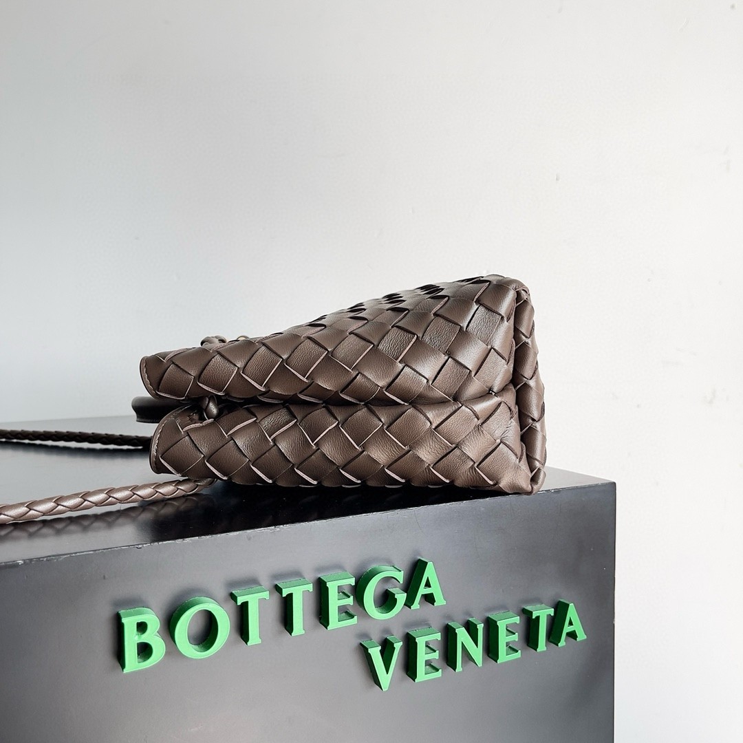 bo*te*ga Ve*ne*ta andiamo small bag in kaki intrecciato lambskin