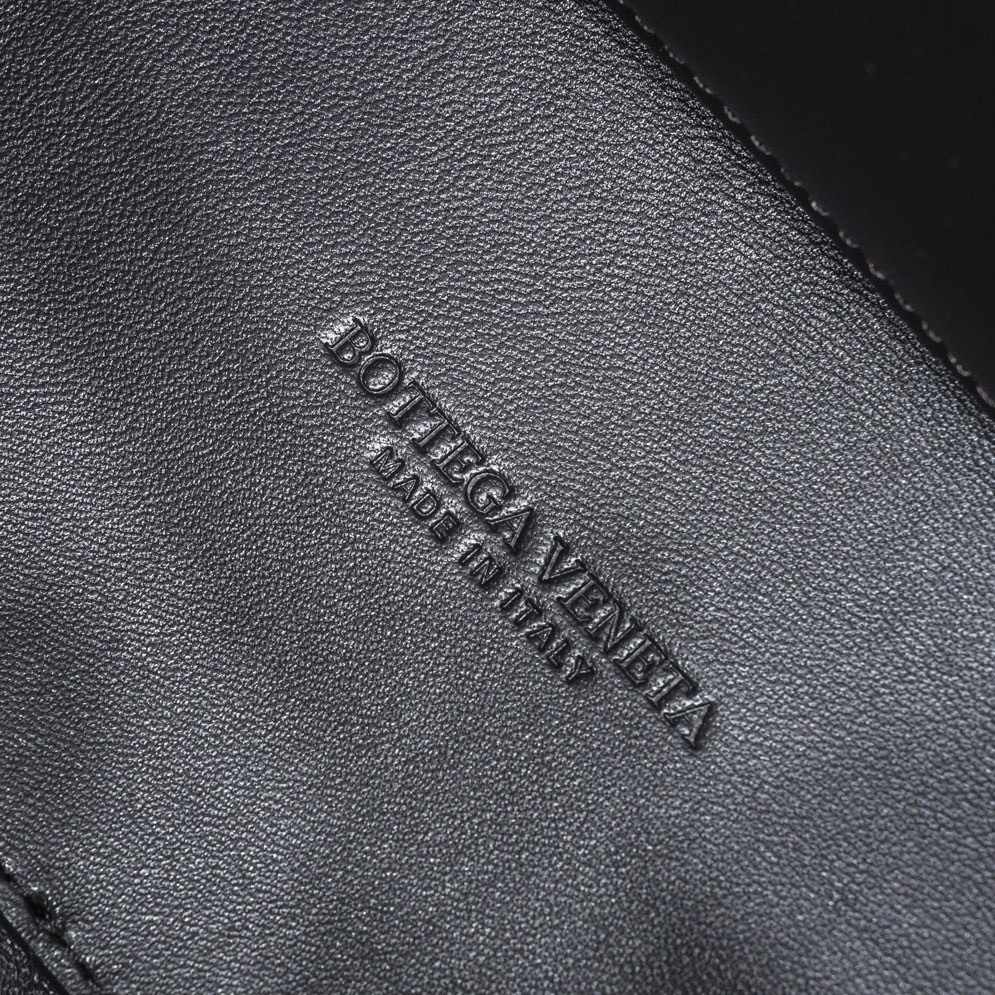 bo*te*ga Ve*ne*ta small andiamo bag in black intrecciato lambskin