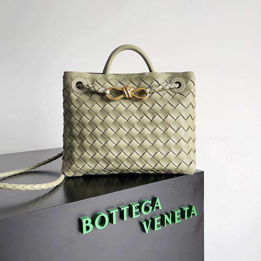 bo*te*ga Ve*ne*ta small andiamo bag in travertine intrecciato lambskin