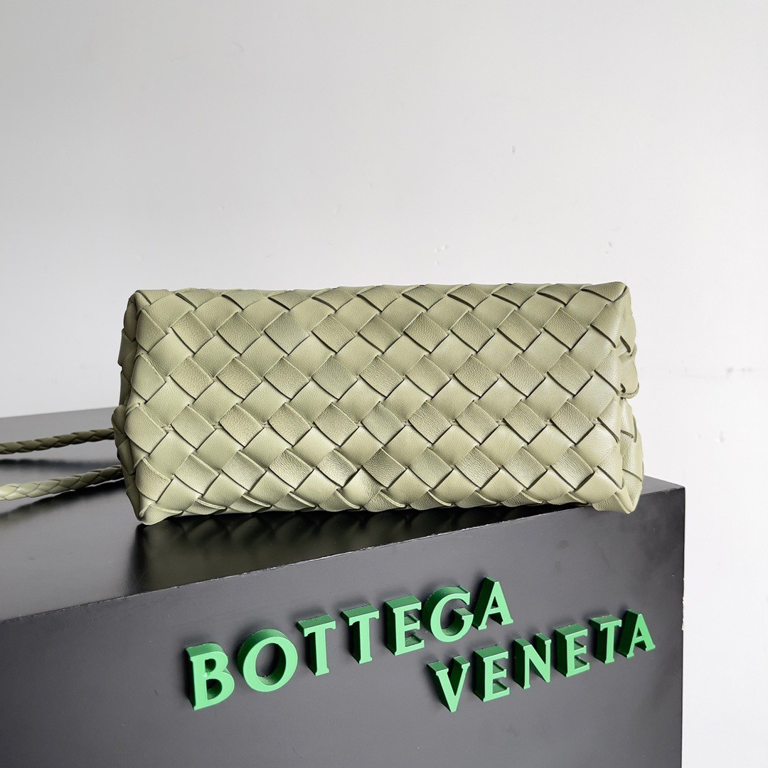 bo*te*ga Ve*ne*ta small andiamo bag in travertine intrecciato lambskin