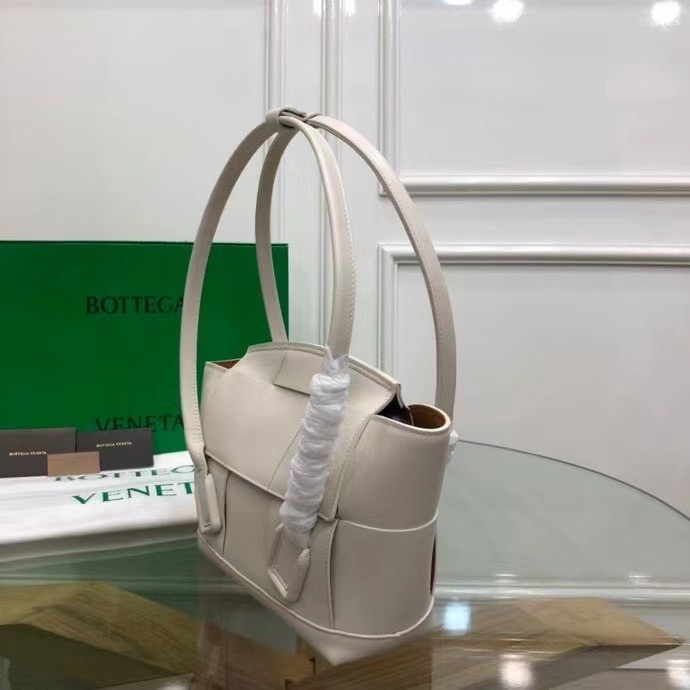 bo*te*ga Ve*ne*ta arco small bag in white intrecciato calfskin