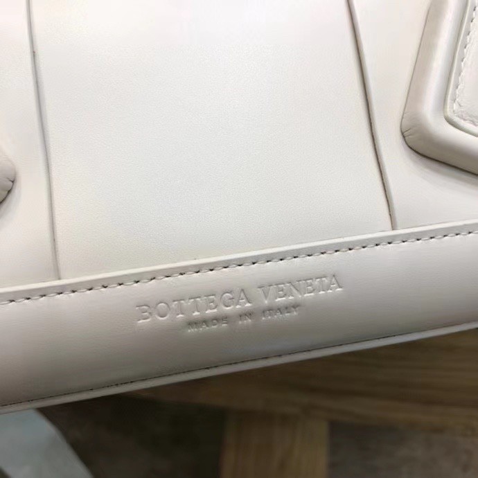 bo*te*ga Ve*ne*ta arco small bag in white intrecciato calfskin