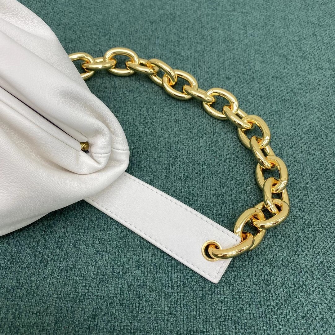 bo*te*ga Ve*ne*ta the belt chain pouch in white nappa leather