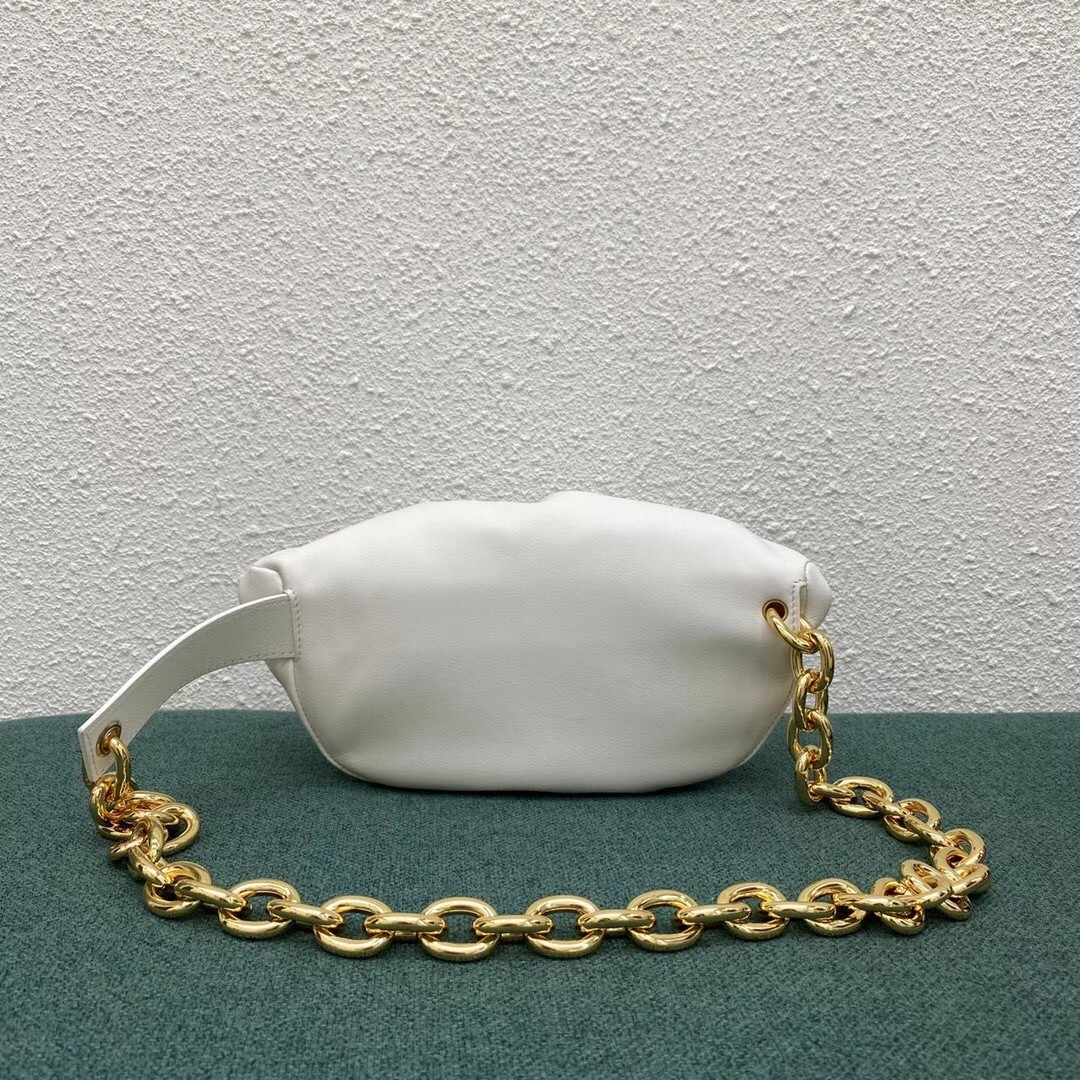 bo*te*ga Ve*ne*ta the belt chain pouch in white nappa leather