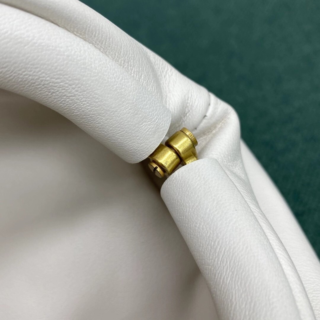 bo*te*ga Ve*ne*ta the belt chain pouch in white nappa leather