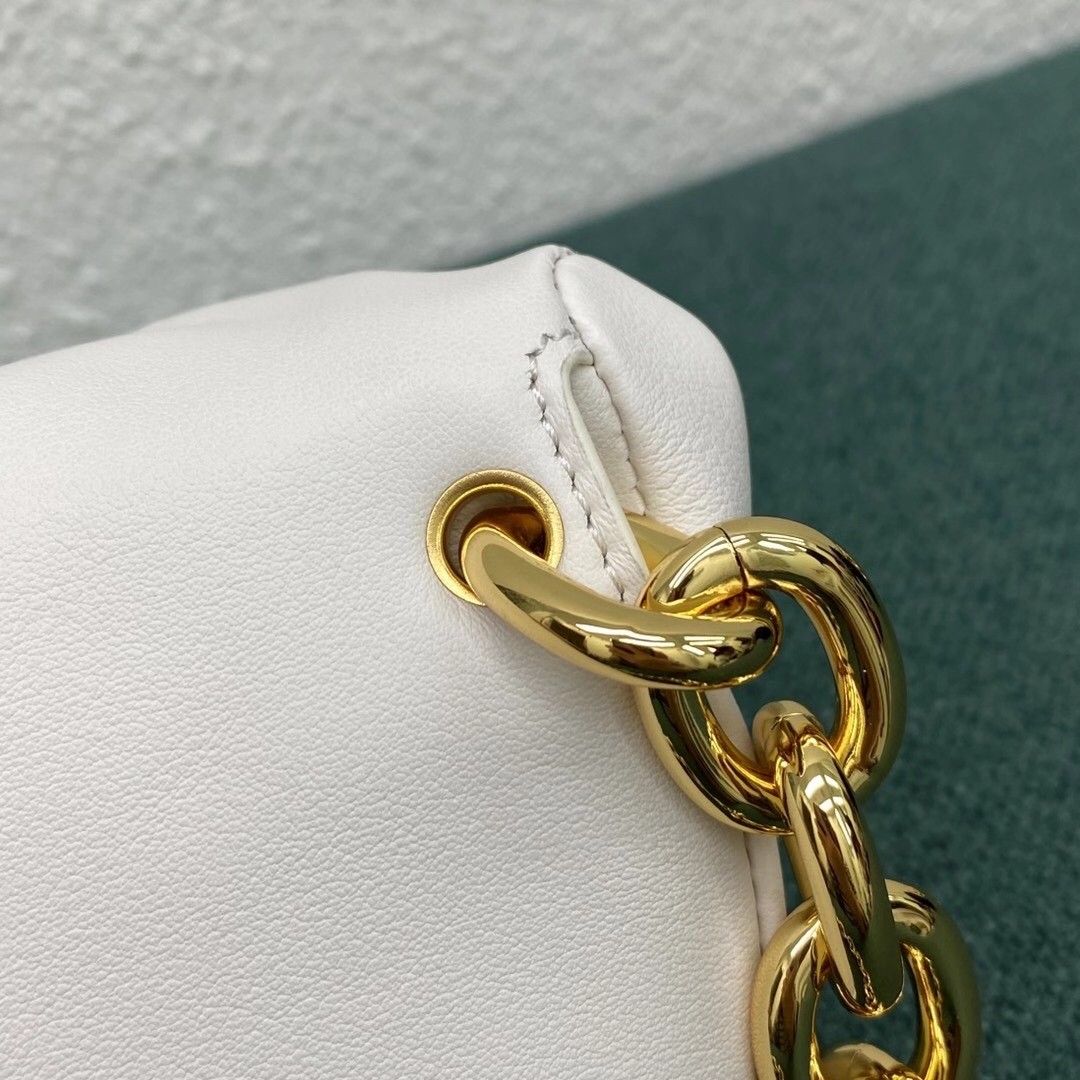 bo*te*ga Ve*ne*ta the belt chain pouch in white nappa leather