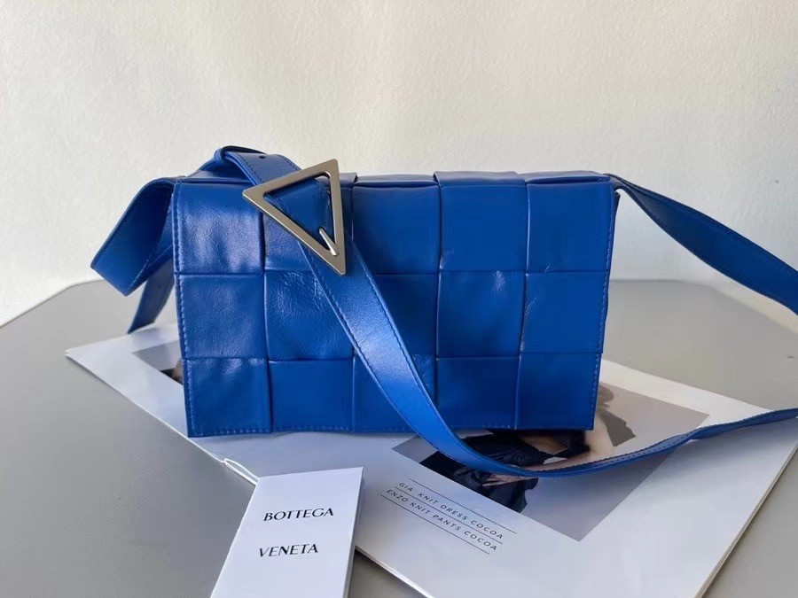 bo*te*ga Ve*ne*ta cassett bag in cobalt wrinkled calfskin