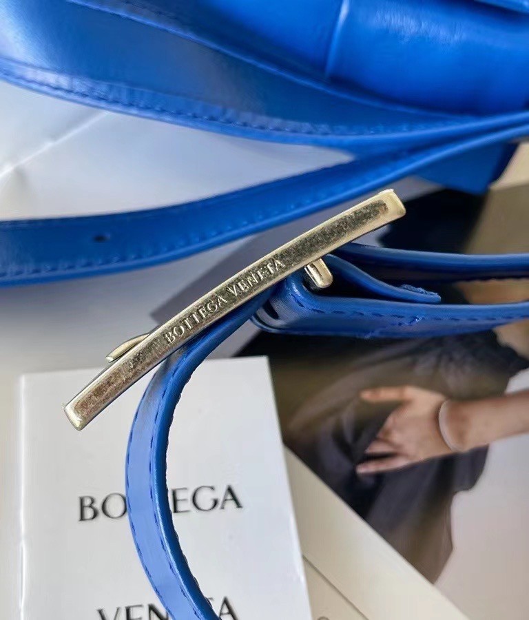 bo*te*ga Ve*ne*ta cassett bag in cobalt wrinkled calfskin