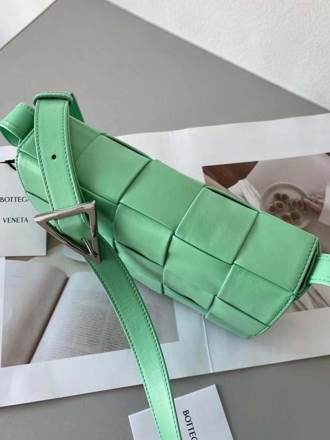 bo*te*ga Ve*ne*ta cassett bag in fountain wrinkled calfskin