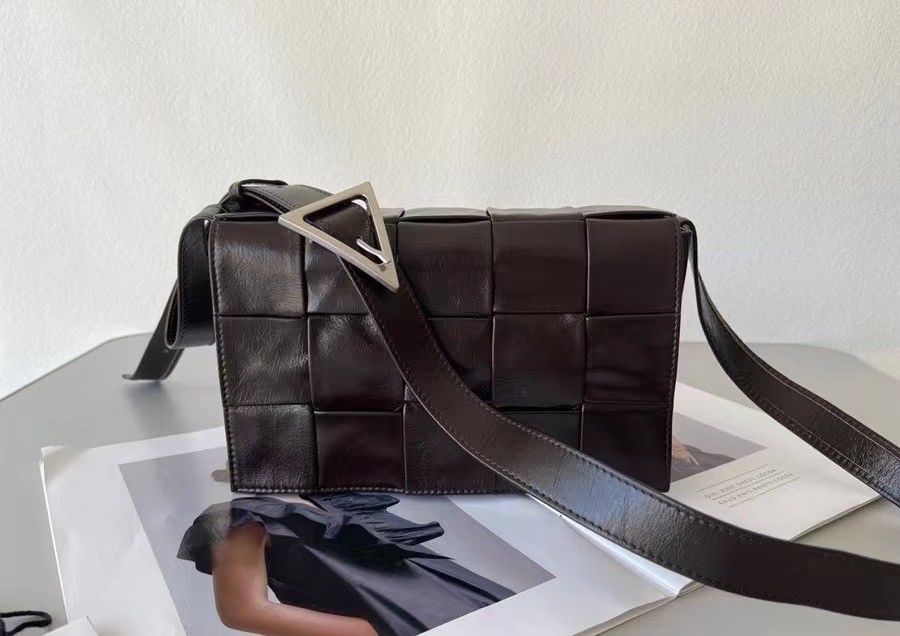bo*te*ga Ve*ne*ta cassett bag in fondant wrinkled calfskin