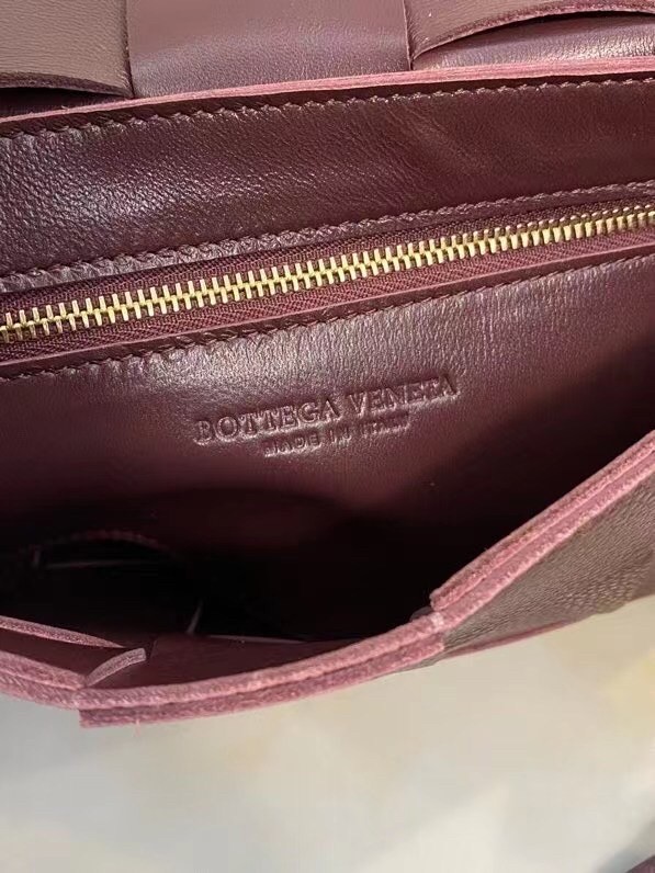 bo*te*ga Ve*ne*ta cassette bag in burgundy grained leather