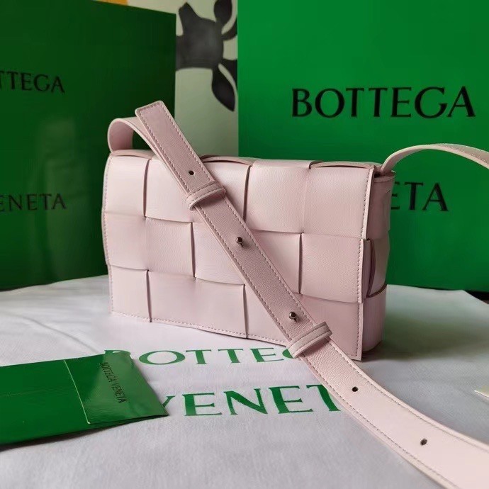 bo*te*ga Ve*ne*ta cassett bag in bliss washed intrecciato lambskin