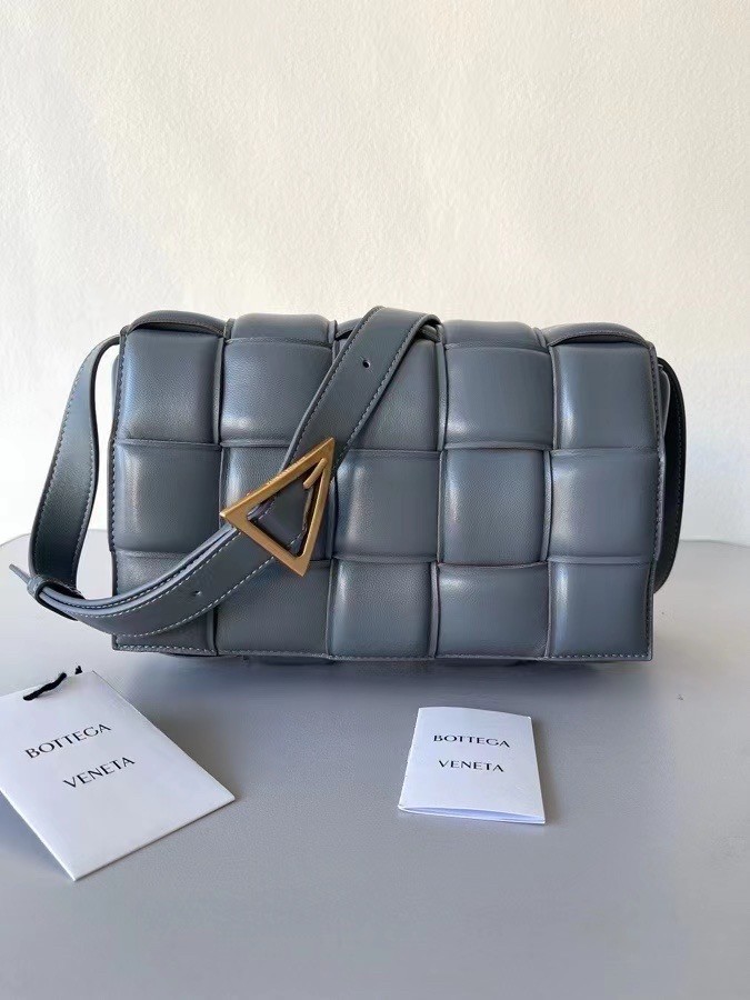 bo*te*ga Ve*ne*ta padded cassette bag in thunder lambskin