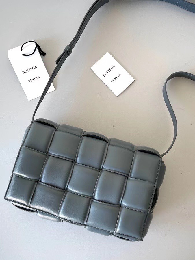 bo*te*ga Ve*ne*ta padded cassette bag in thunder lambskin