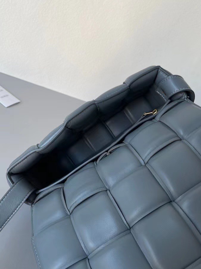bo*te*ga Ve*ne*ta padded cassette bag in thunder lambskin