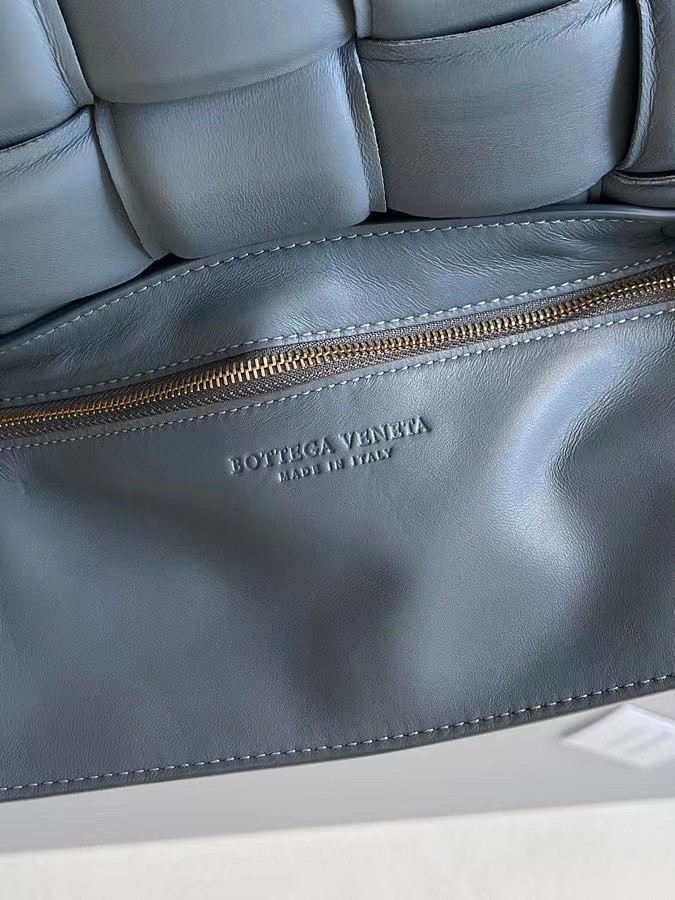 bo*te*ga Ve*ne*ta padded cassette bag in thunder lambskin