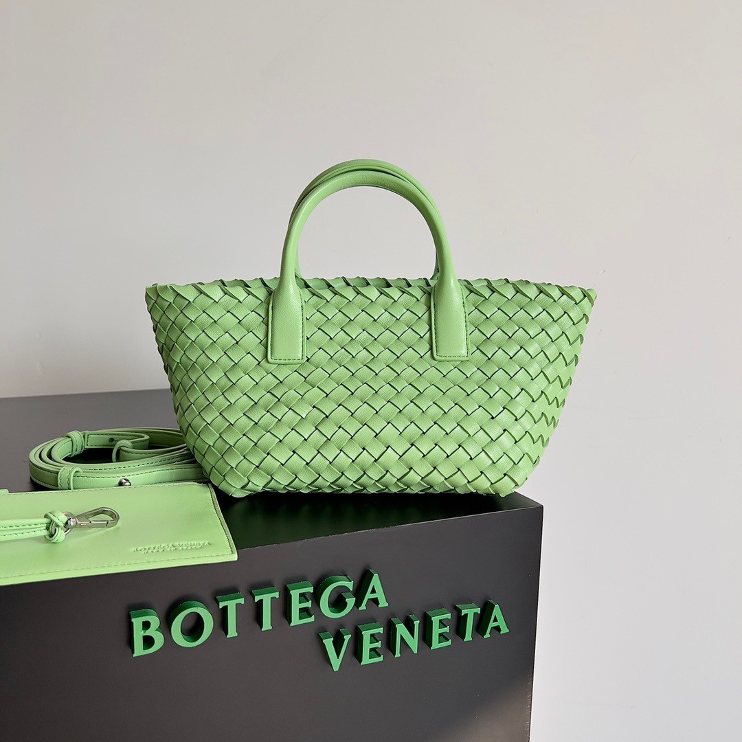 bo*te*ga Ve*ne*ta mini cabat bag in pistachio intrecciato lambskin