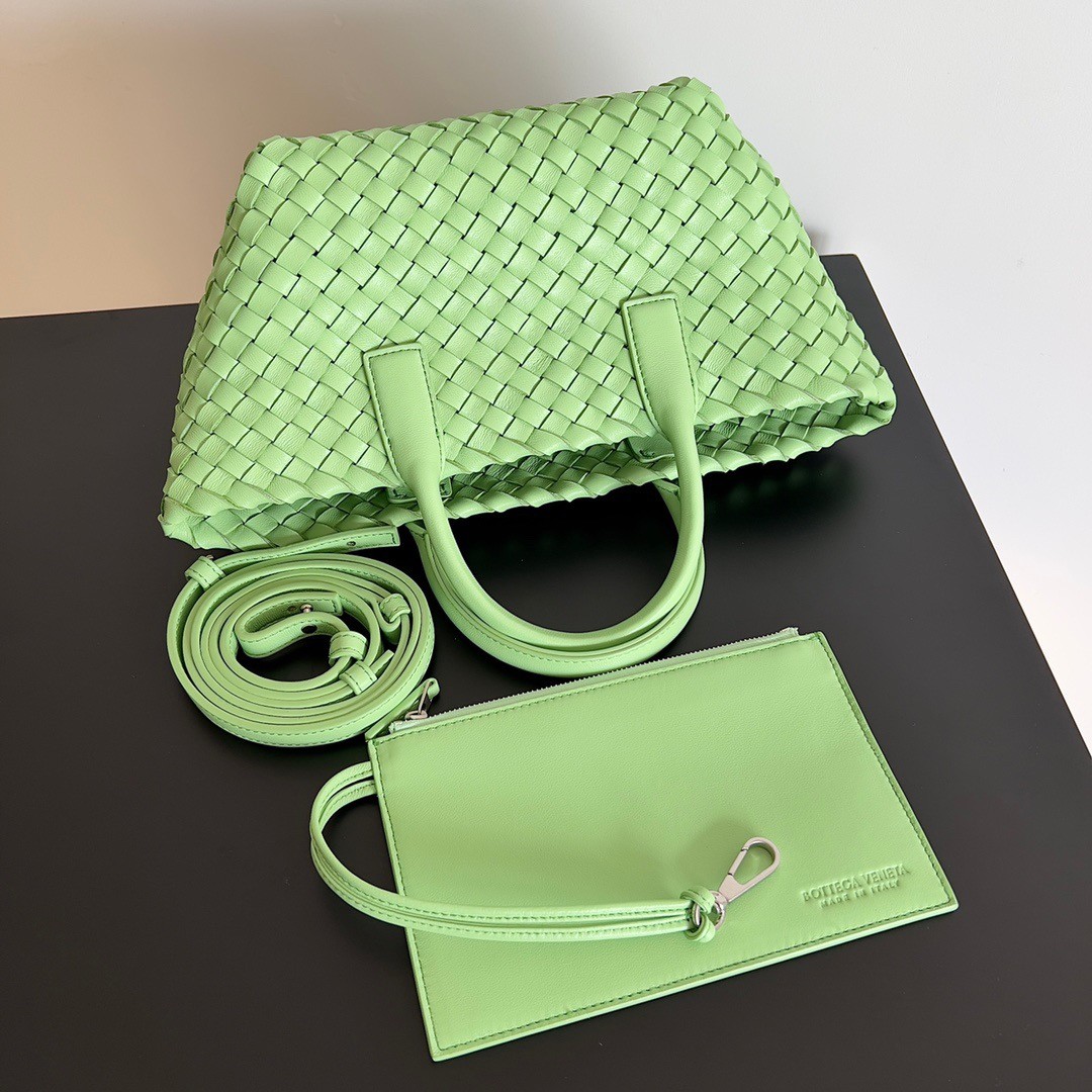 bo*te*ga Ve*ne*ta mini cabat bag in pistachio intrecciato lambskin