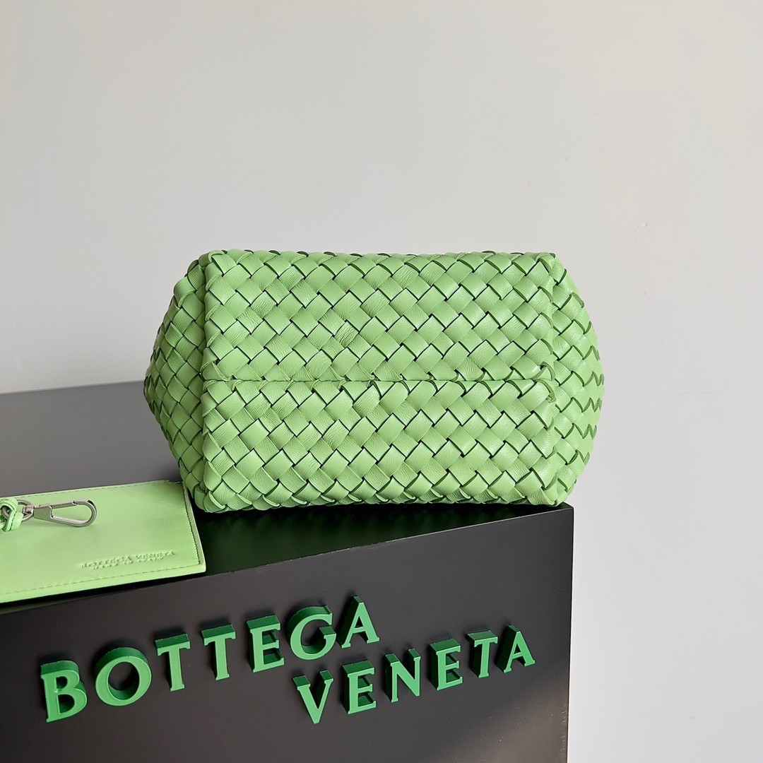 bo*te*ga Ve*ne*ta mini cabat bag in pistachio intrecciato lambskin