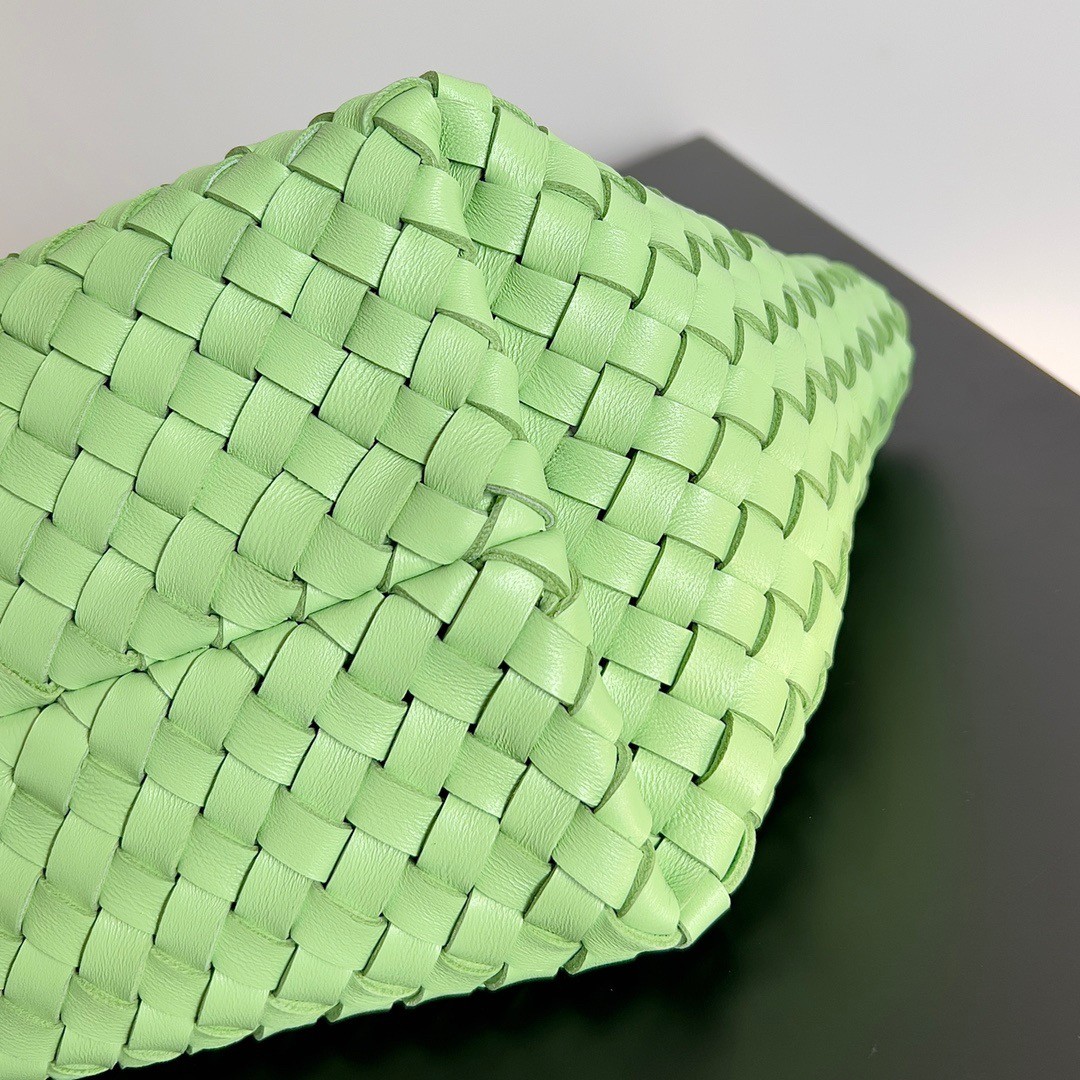bo*te*ga Ve*ne*ta mini cabat bag in pistachio intrecciato lambskin
