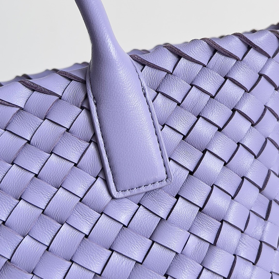bo*te*ga Ve*ne*ta mini cabat bag in wisteria intrecciato lambskin