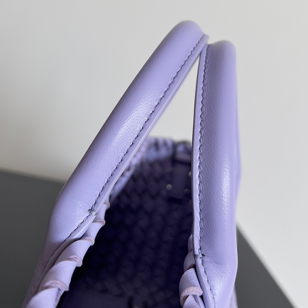 bo*te*ga Ve*ne*ta mini cabat bag in wisteria intrecciato lambskin