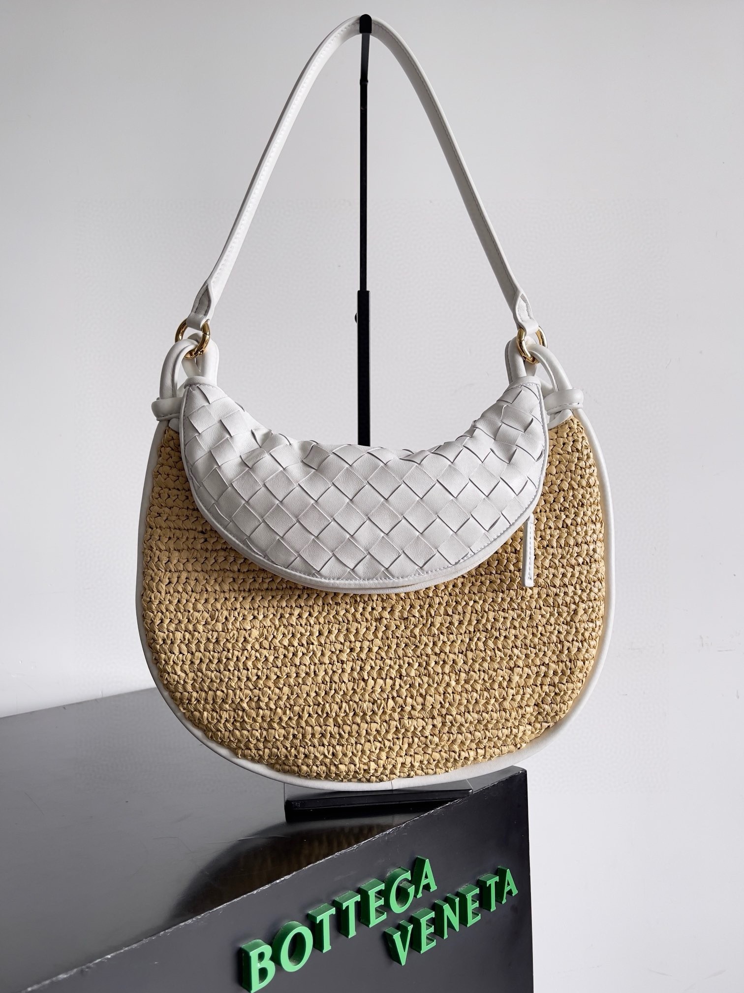 bo*te*ga Ve*ne*ta gemelli medium bag in natural raffia