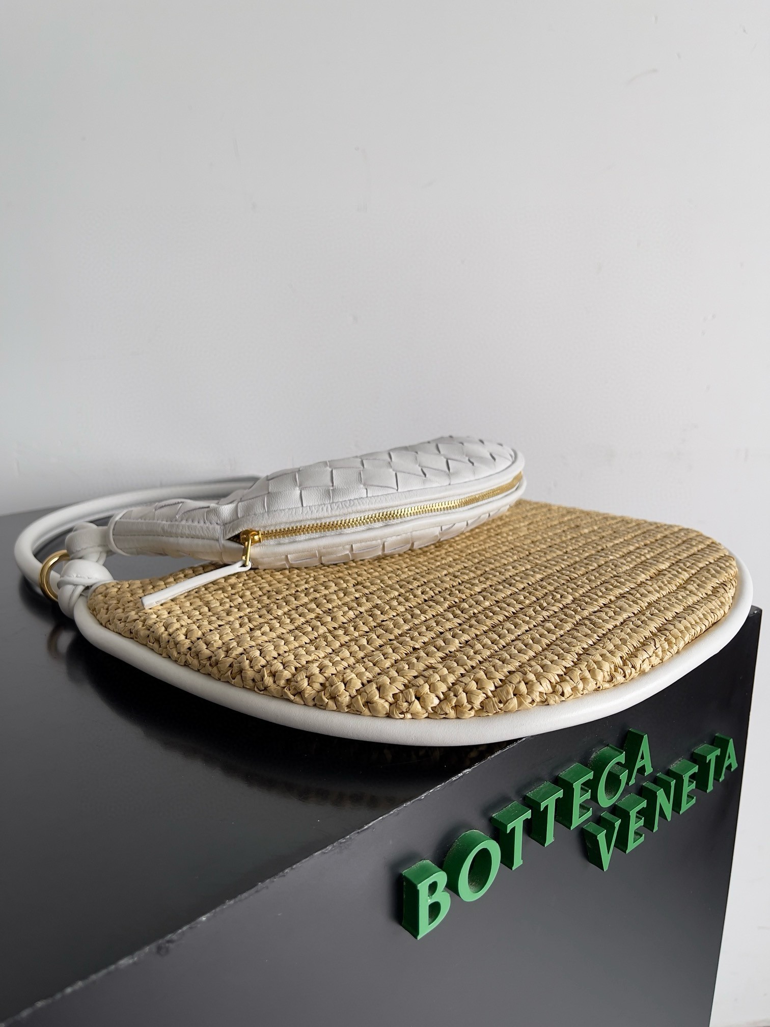 bo*te*ga Ve*ne*ta gemelli medium bag in natural raffia