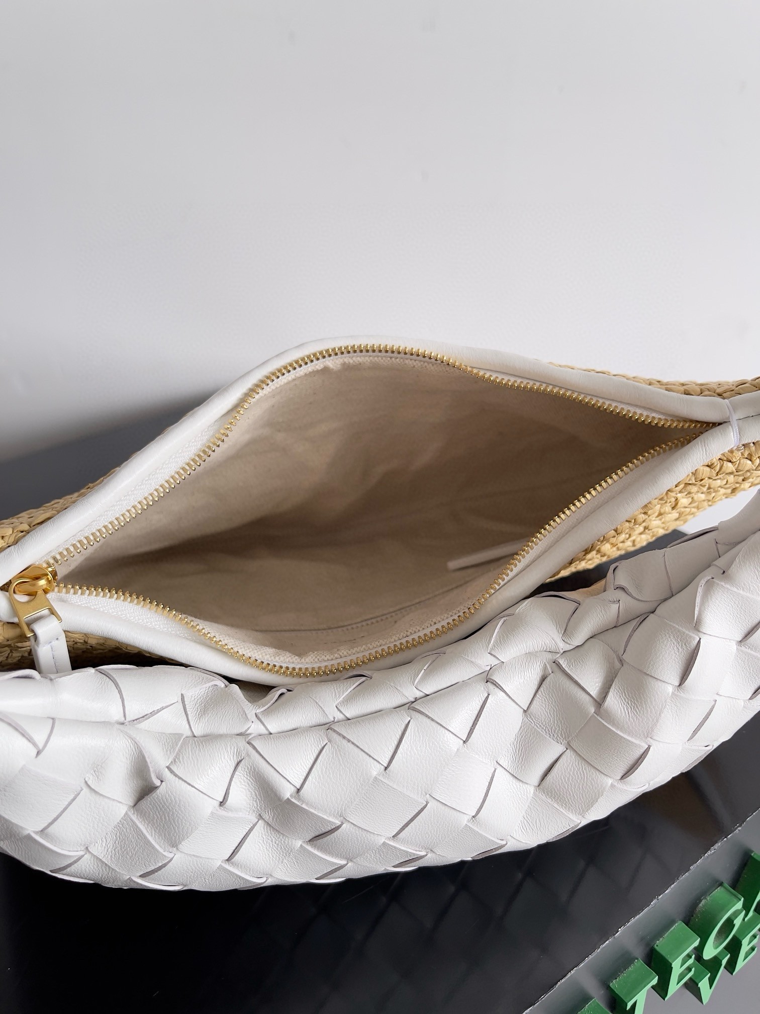 bo*te*ga Ve*ne*ta gemelli medium bag in natural raffia