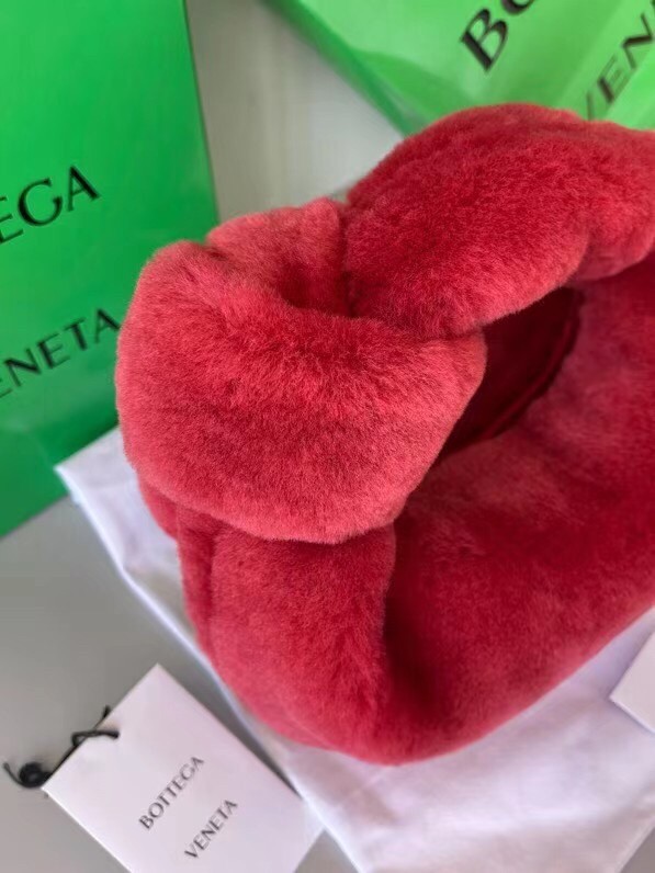 bo*te*ga Ve*ne*ta mini bv jodie bag in red shearling