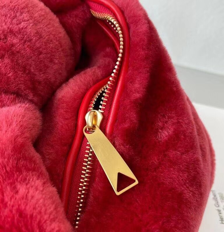 bo*te*ga Ve*ne*ta mini bv jodie bag in red shearling