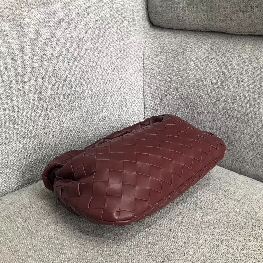 bo*te*ga Ve*ne*ta mini bv jodie bag in bordeaux woven leather