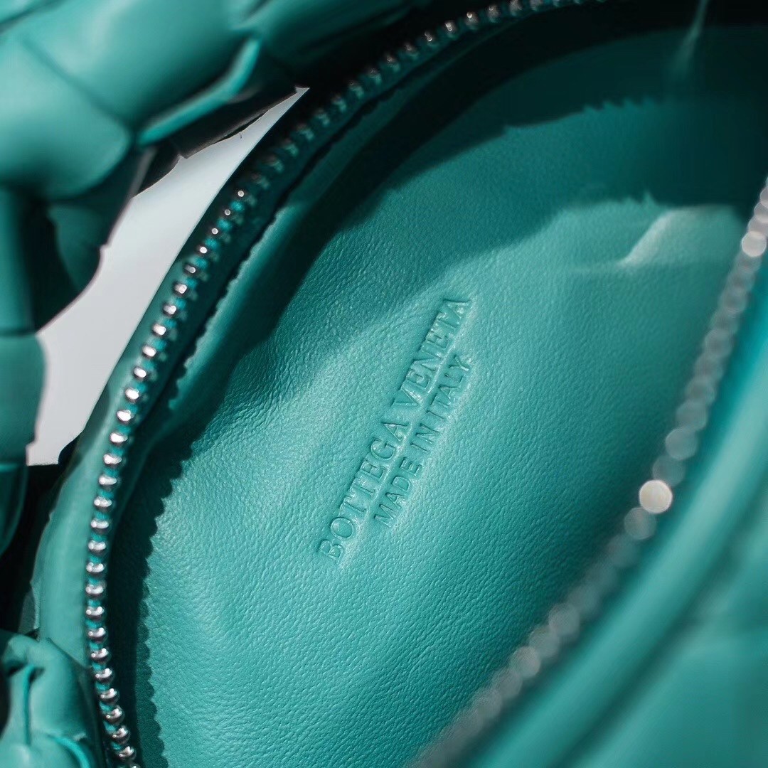 bo*te*ga Ve*ne*ta mini bv jodie bag in green water woven leather