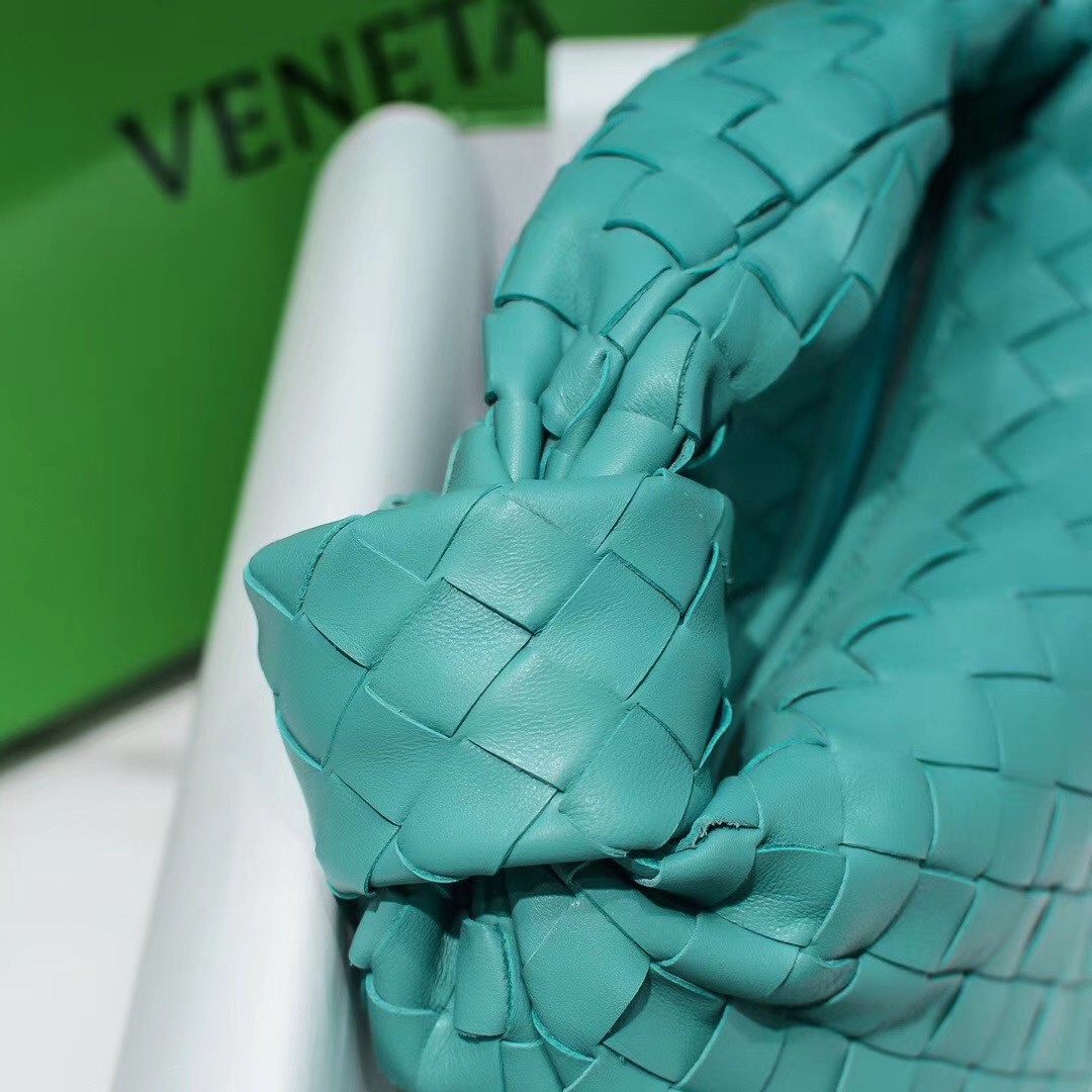 bo*te*ga Ve*ne*ta mini bv jodie bag in green water woven leather