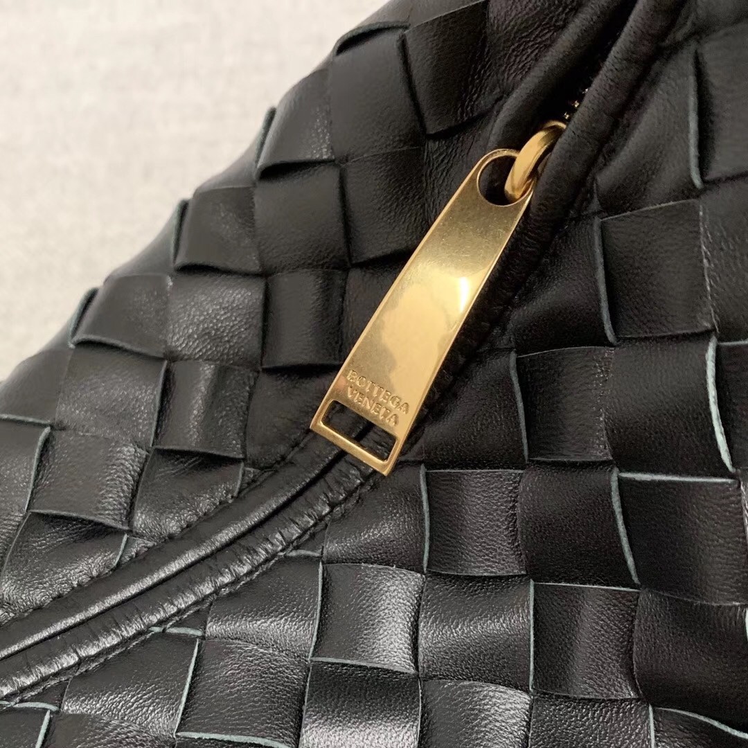 bo*te*ga Ve*ne*ta mini bv jodie bag in black woven leather