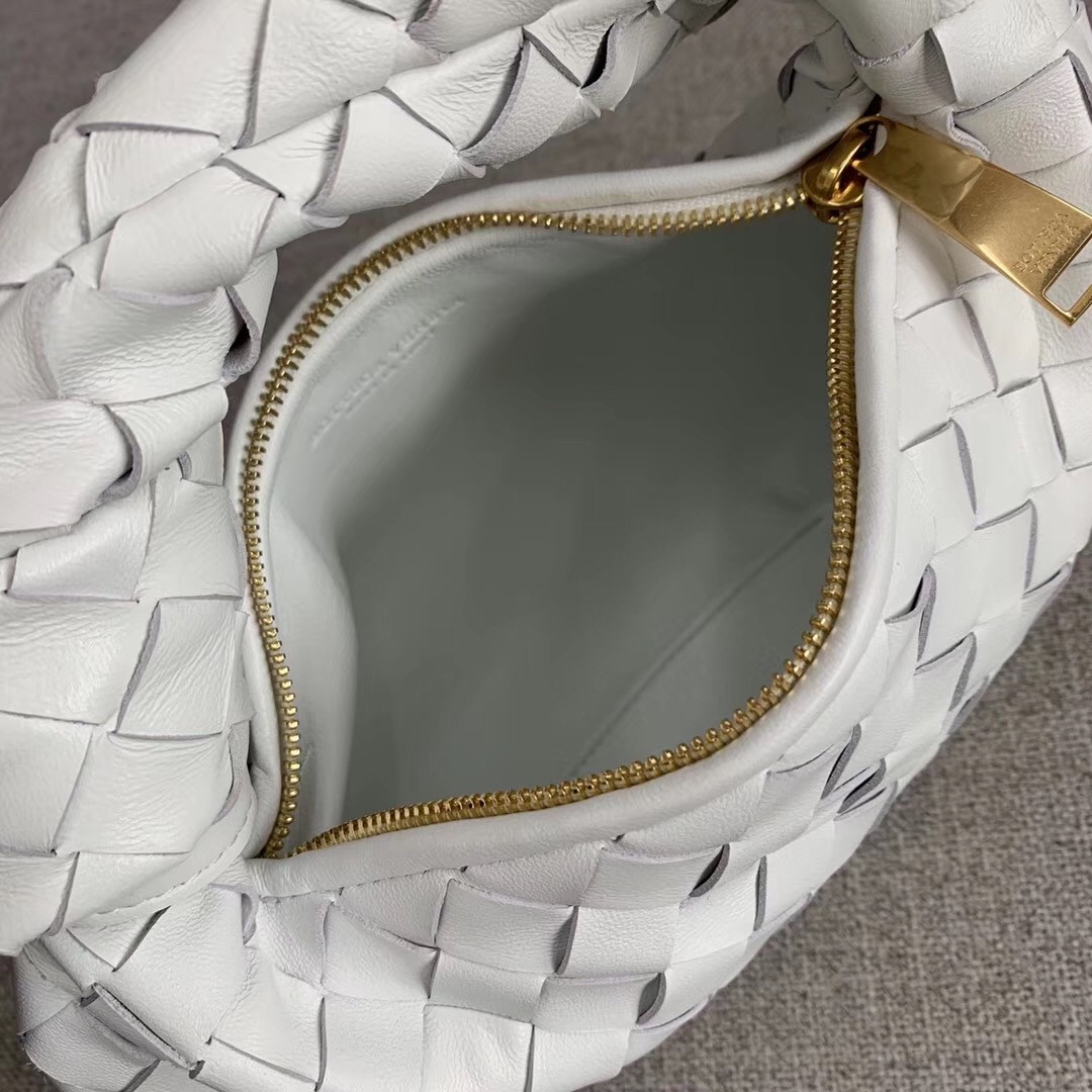 bo*te*ga Ve*ne*ta mini bv jodie bag in white woven leather