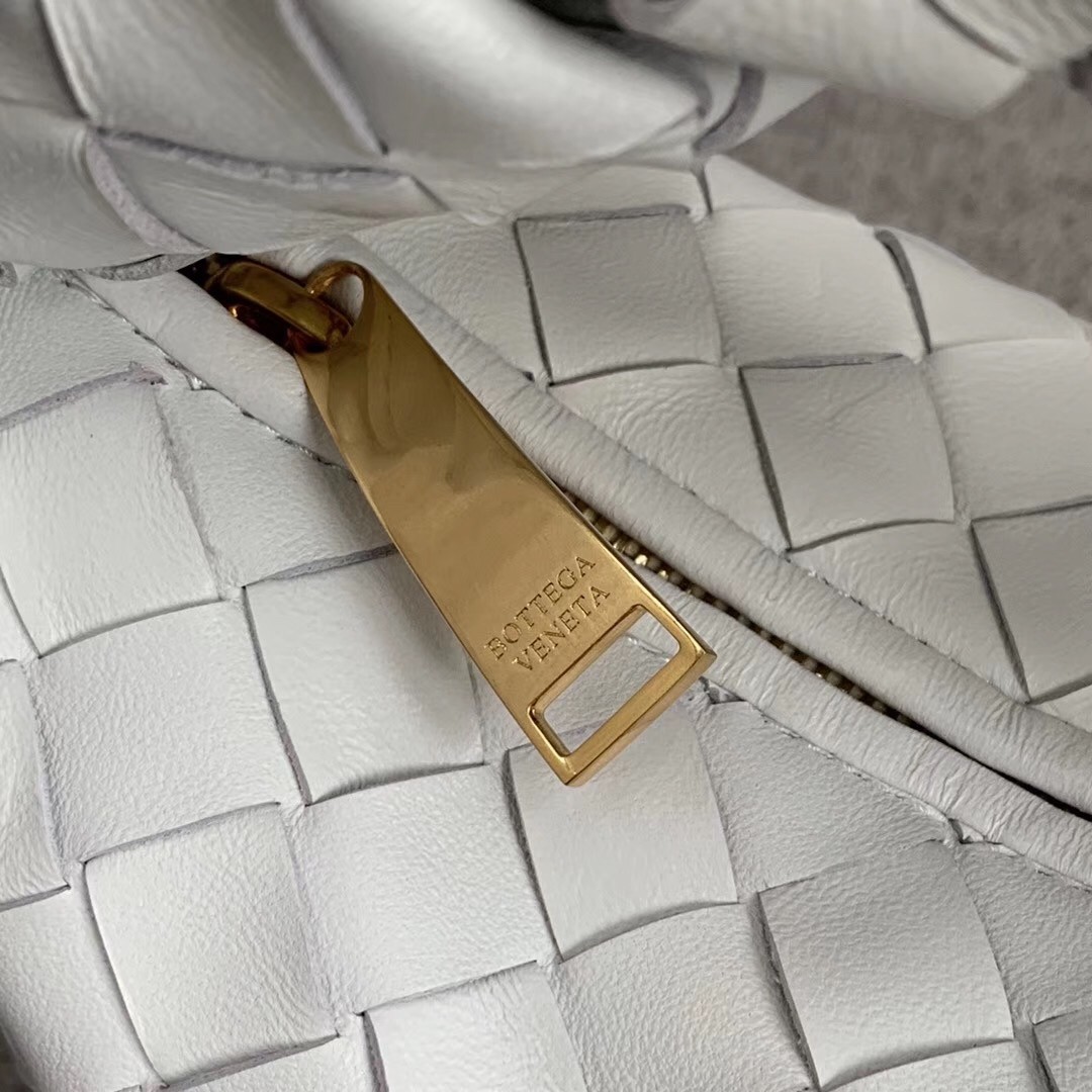 bo*te*ga Ve*ne*ta mini bv jodie bag in white woven leather